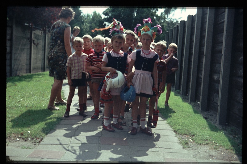 09.Delft aug 1968 Brigitte,Marion.JPG